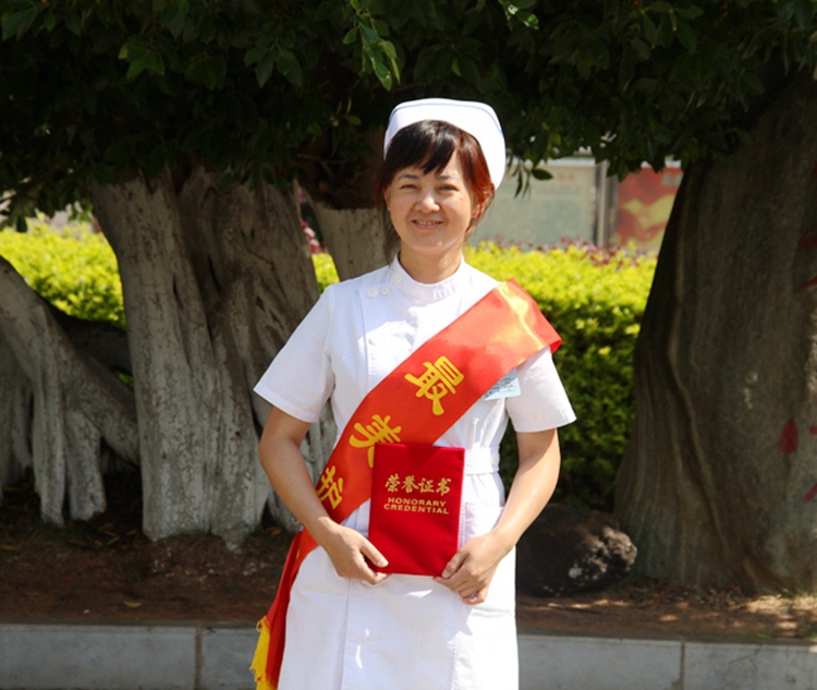 7.何兴琼.JPG